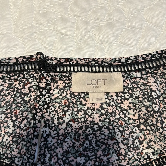 Loft Outlet Size Large Spring Print Bell Sleeve Long Shirt - Picture 3 of 6